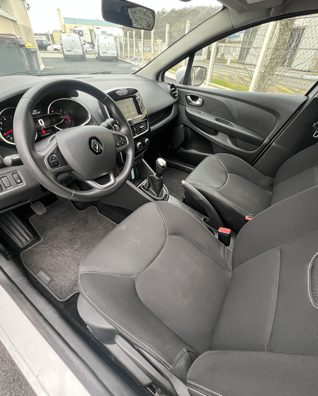 RENAULT CLIO 4 miniature 3