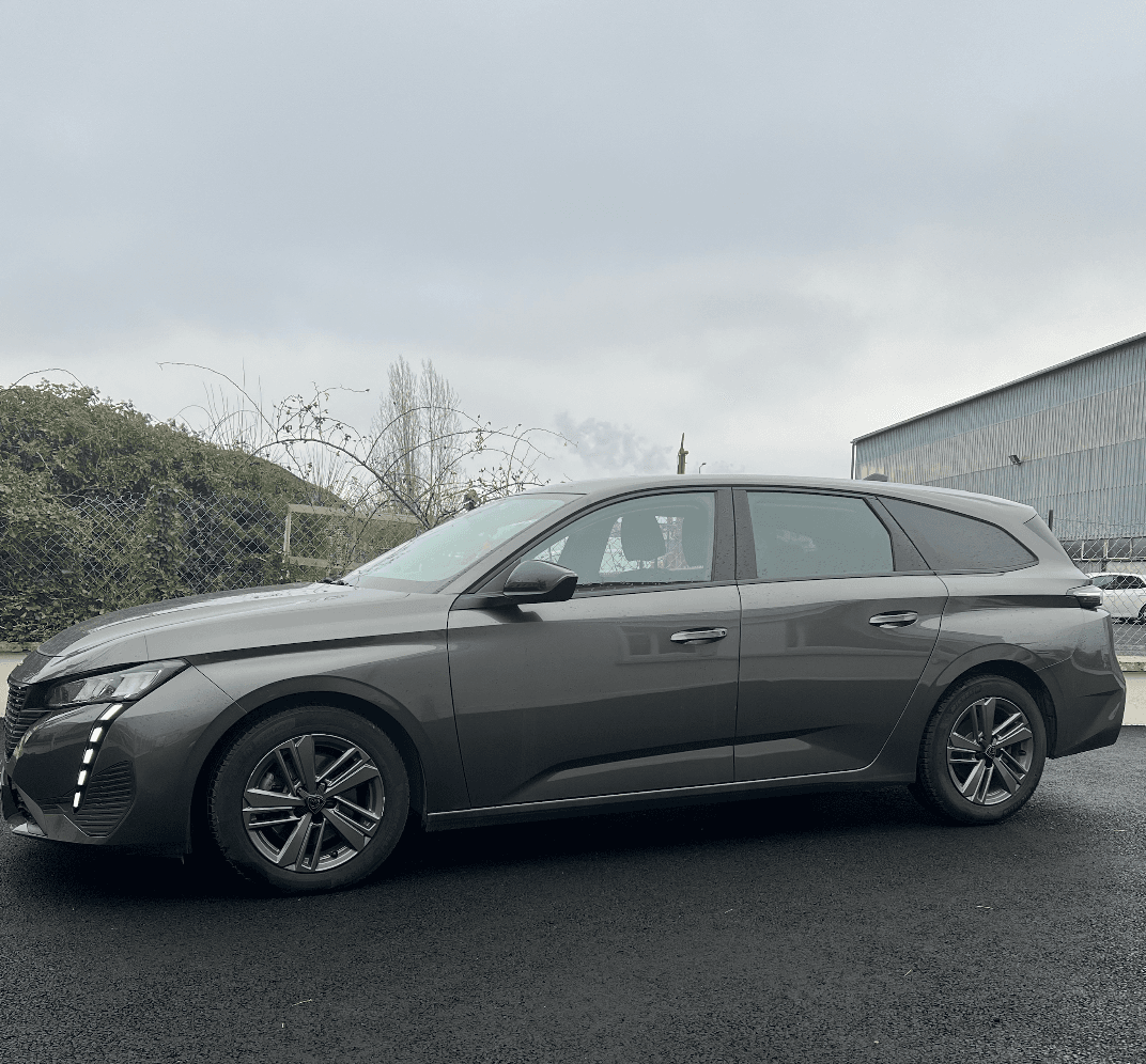 PEUGEOT  308 SW - Photo 1