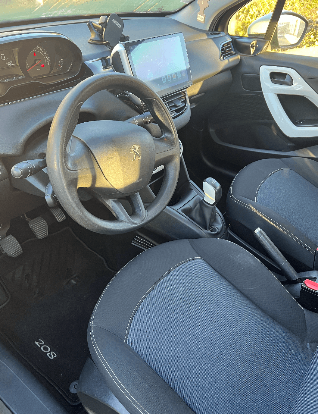 PEUGEOT  208 - DIESEL  miniature 3