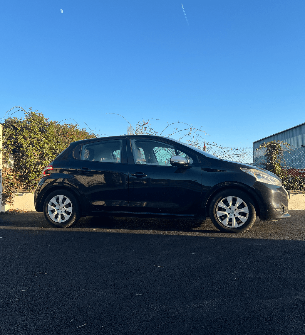 PEUGEOT  208 - DIESEL  - Photo 1