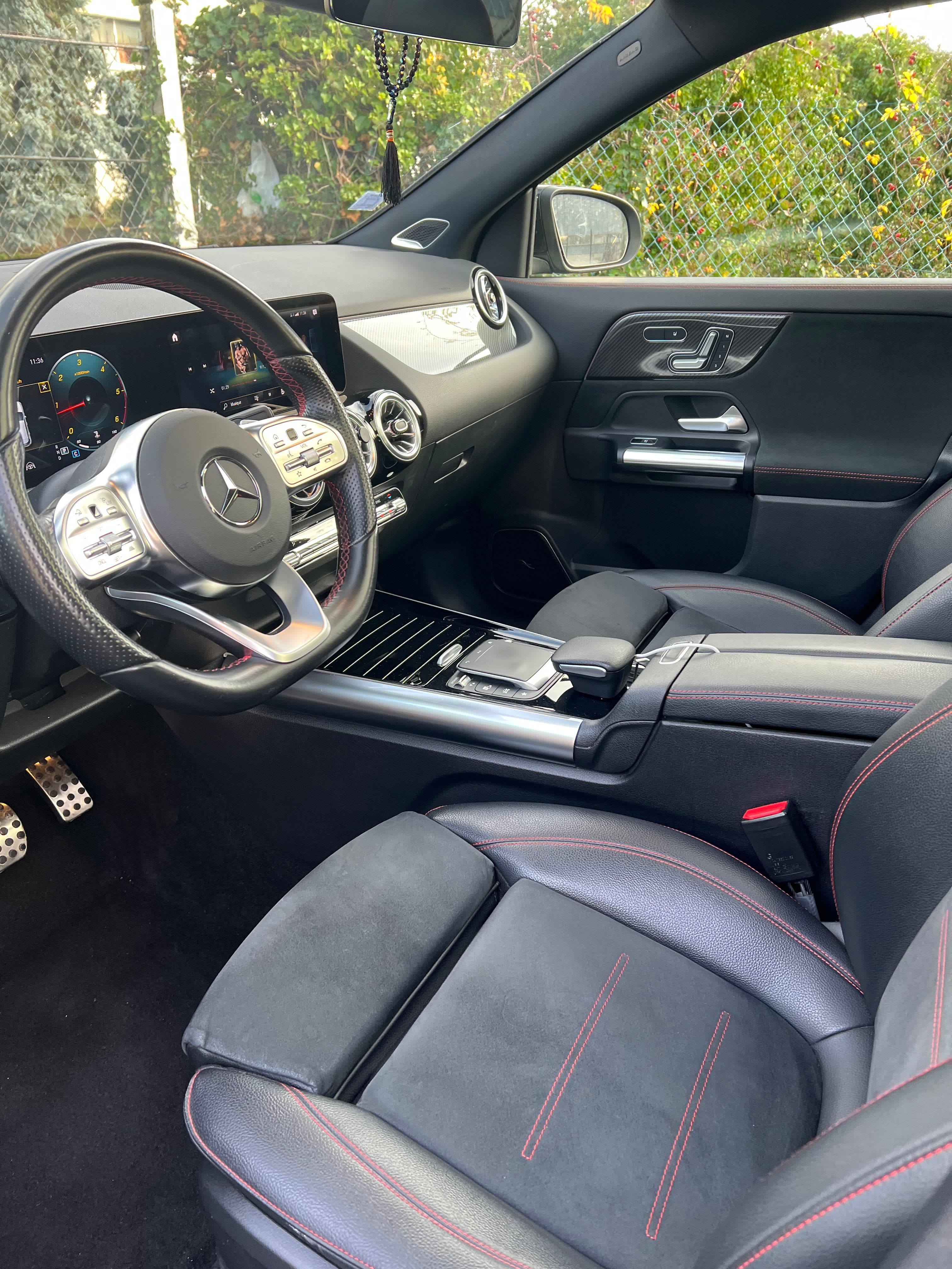MERCEDES GLA 200d miniature 3